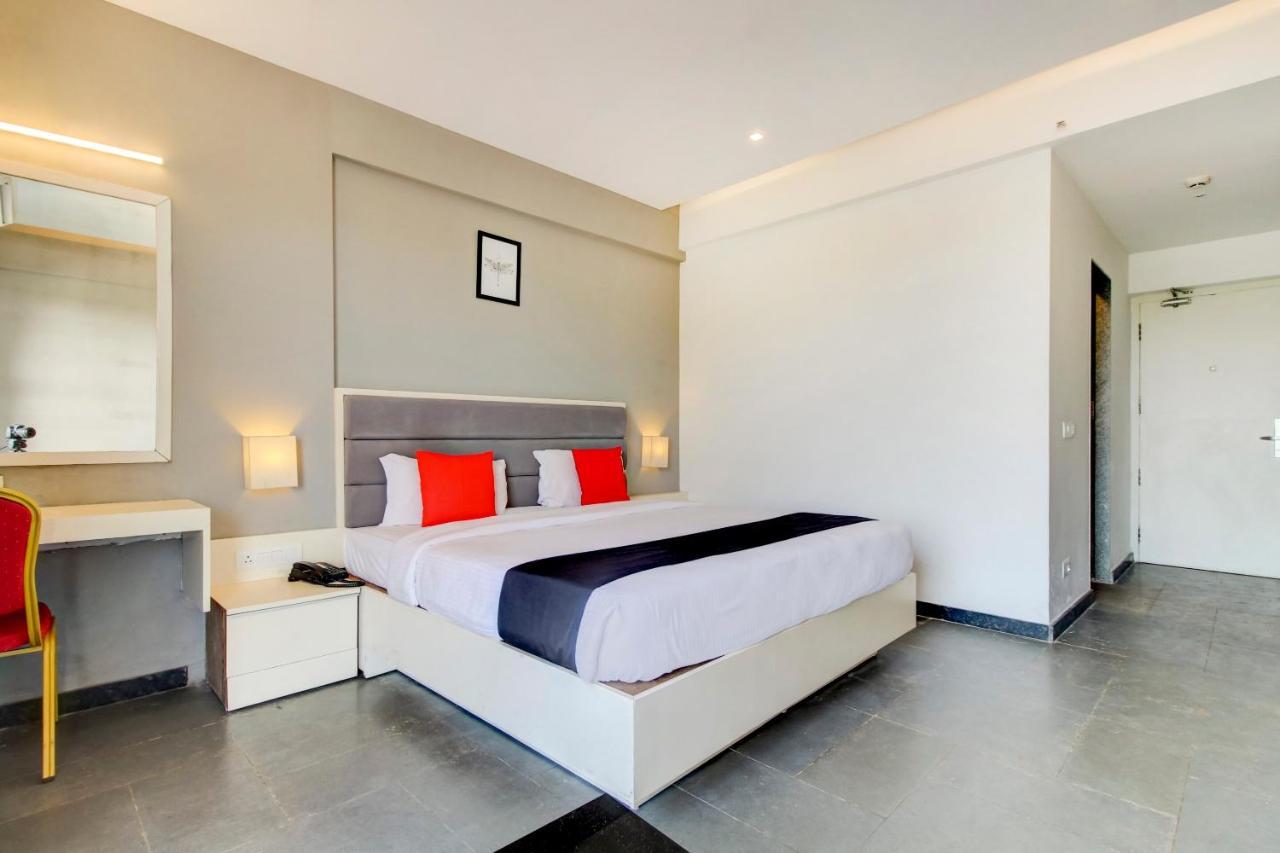 Capital O 77219 Hotel Dwarwata Dharwad Exterior foto